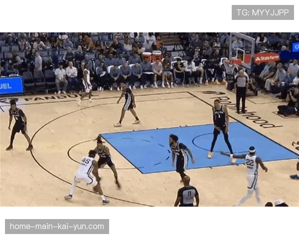 勇士提速打转换进攻以快制高,避开文班亚马护框区域 勇士提速打转换进攻以快制高,避开文班亚马护框区域